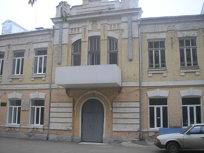 Здание первого корпуса ФТЛ №1 на ул. Московской, 143